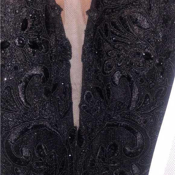 Elegant Black Evening Gown - Picture 3 of 5
